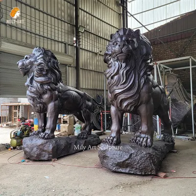 Artesanía de estatuas de pareja de leones de bronce negro al aire libre de animales de Metal de tamaño completo